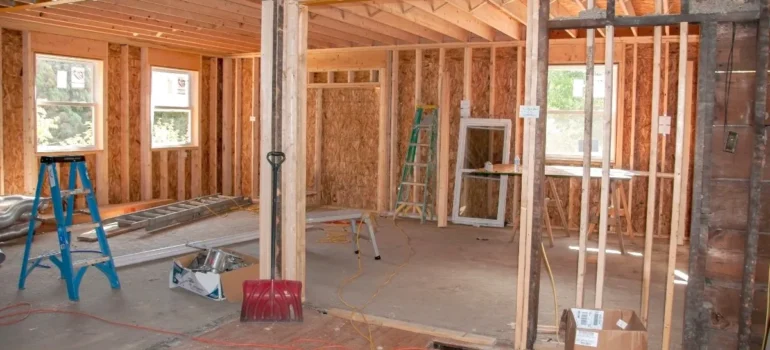 รู้ก่อนจ้าง! ความแตกต่างระหว่างงานซ่อมบ้านทั่วไปกับงานรีโนเวท